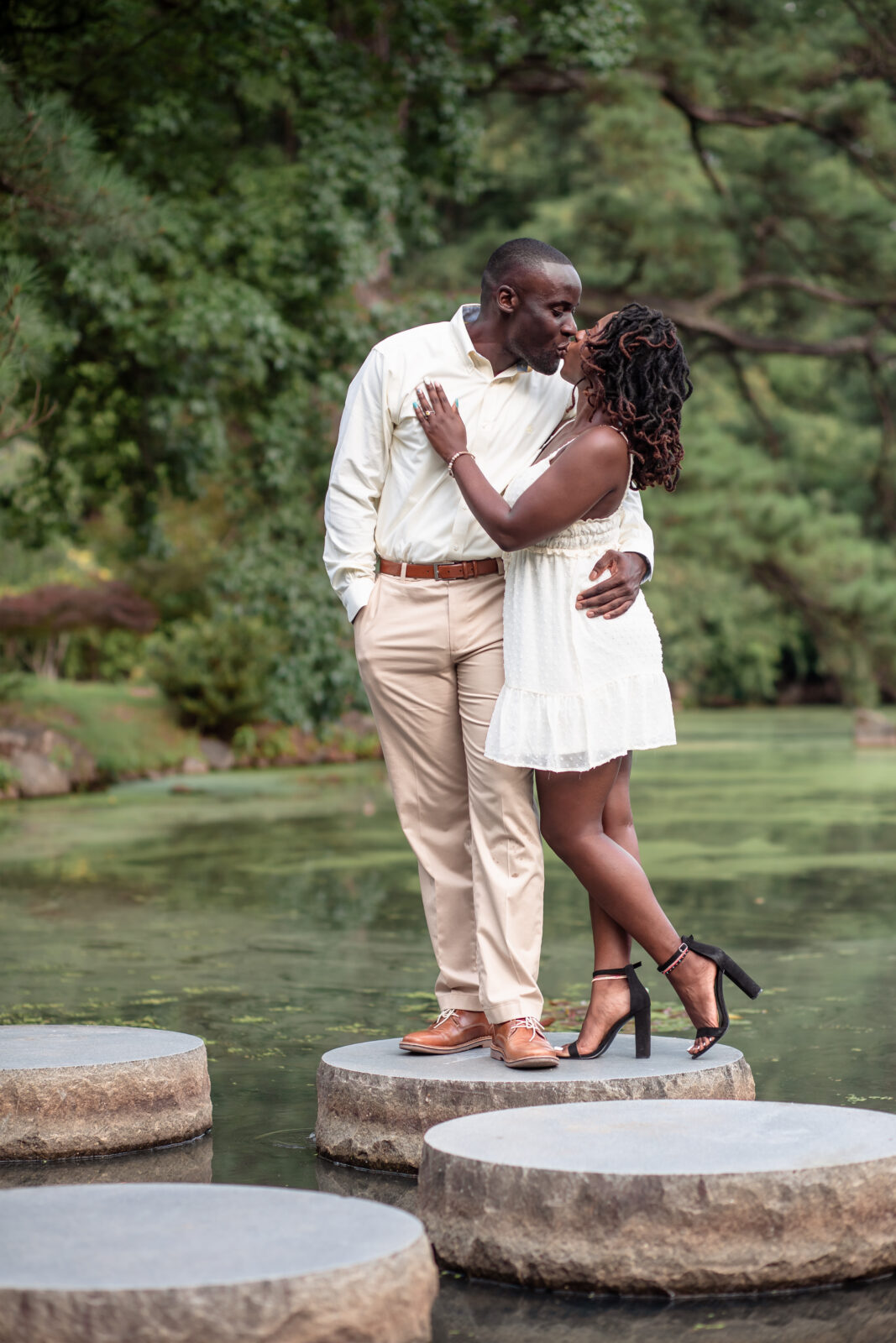 Couple hugging in Maymont park for their engagement shoot.