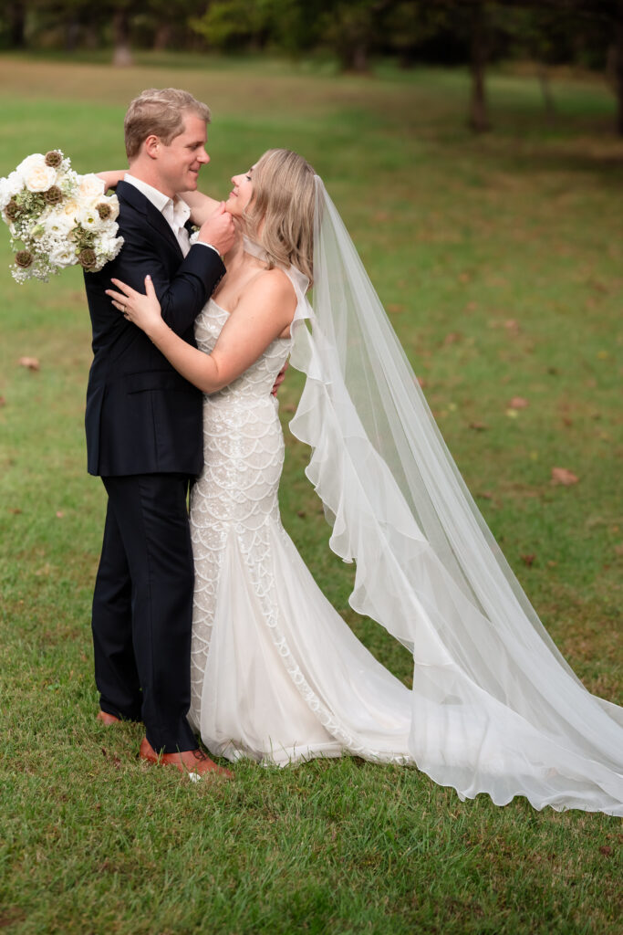 charlottesville-backyard-wedding-soft-fall-light-portraits