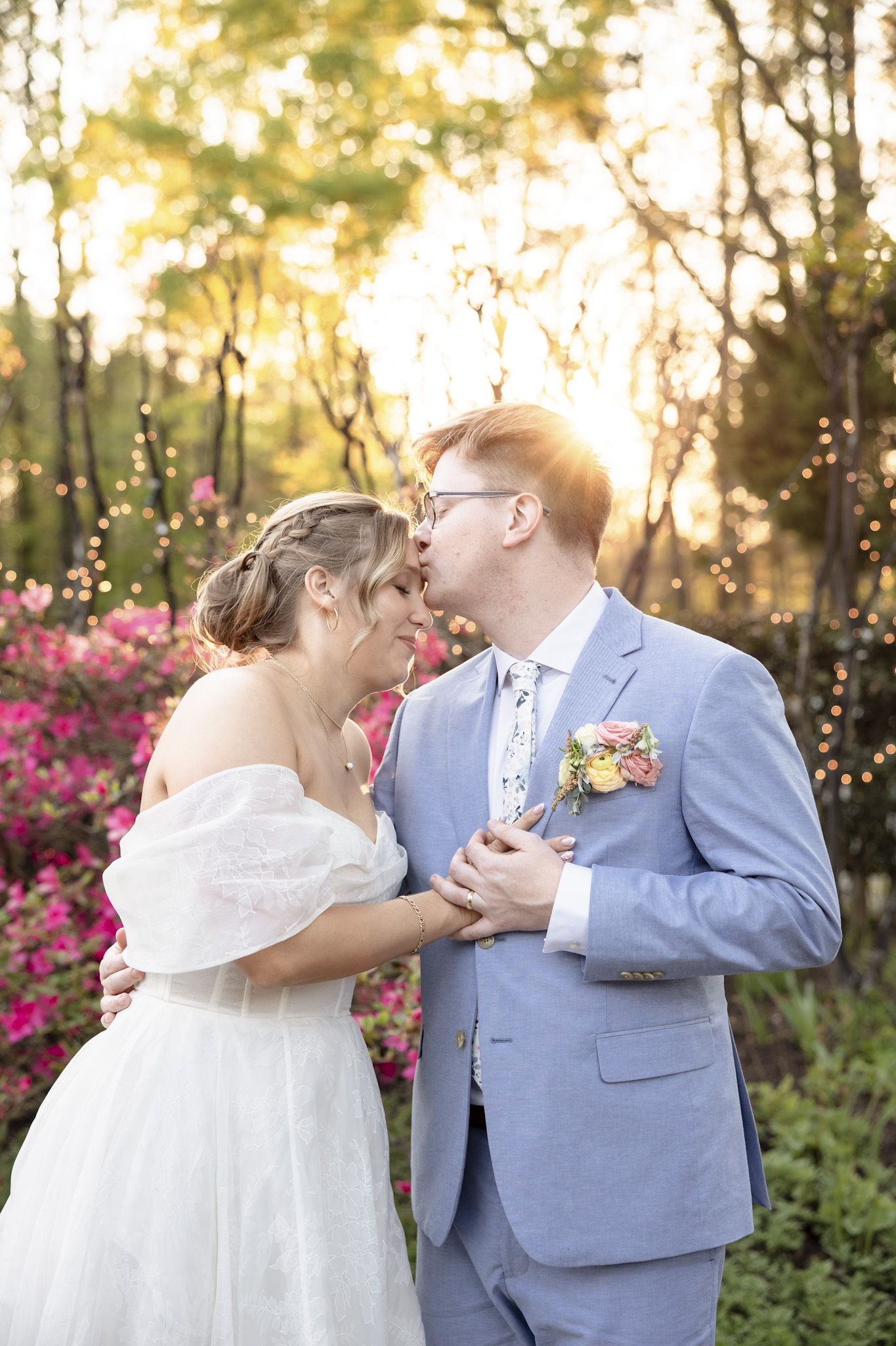 romantic bride and groom portraits at Virginia Cliffe Inn